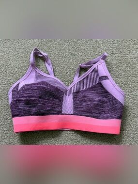 💜 Nike Lavender & Plum Seamless Sports Bra Size Small 💜